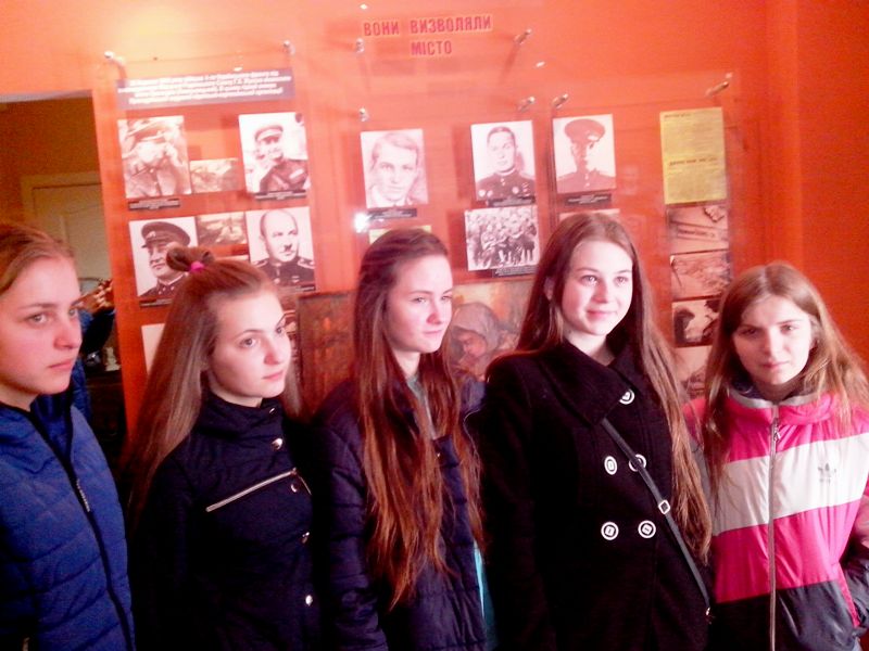 Одноденна художня виставка "Проскурів звільнено" пройшла в музеї Проскурівського підпілля — фото 4