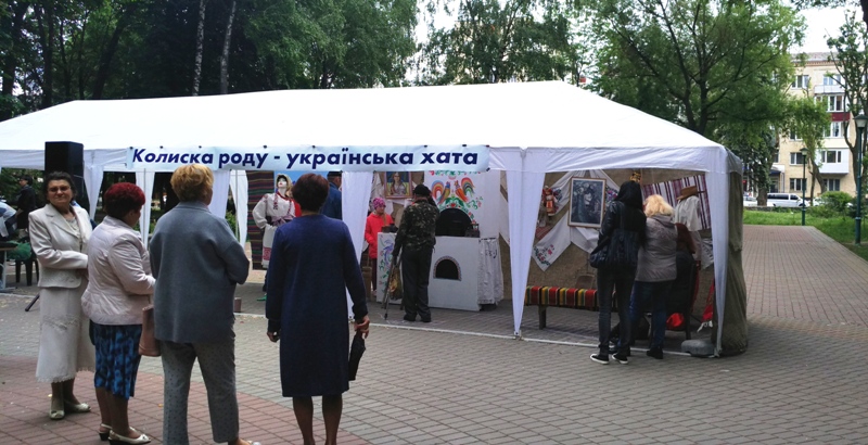 Музей історії міста Хмельницького взяв участь у віншуванні матерів — фото 4