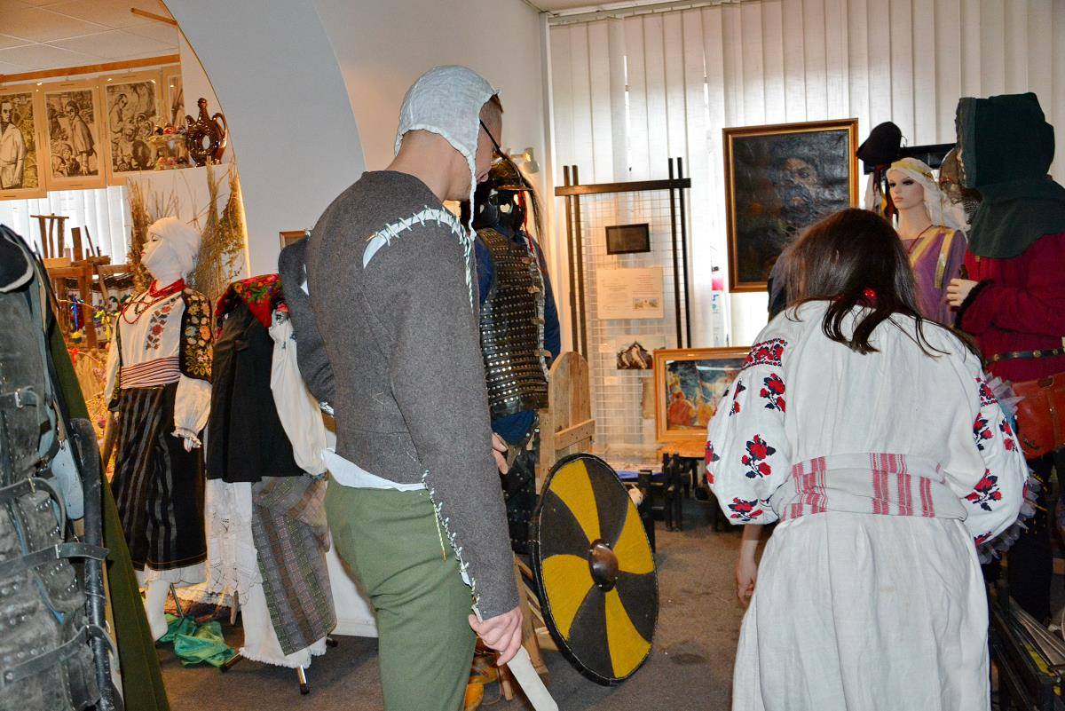 Вінтажне задоволення у вигляді історичної костюмованої вечірки — фото 46