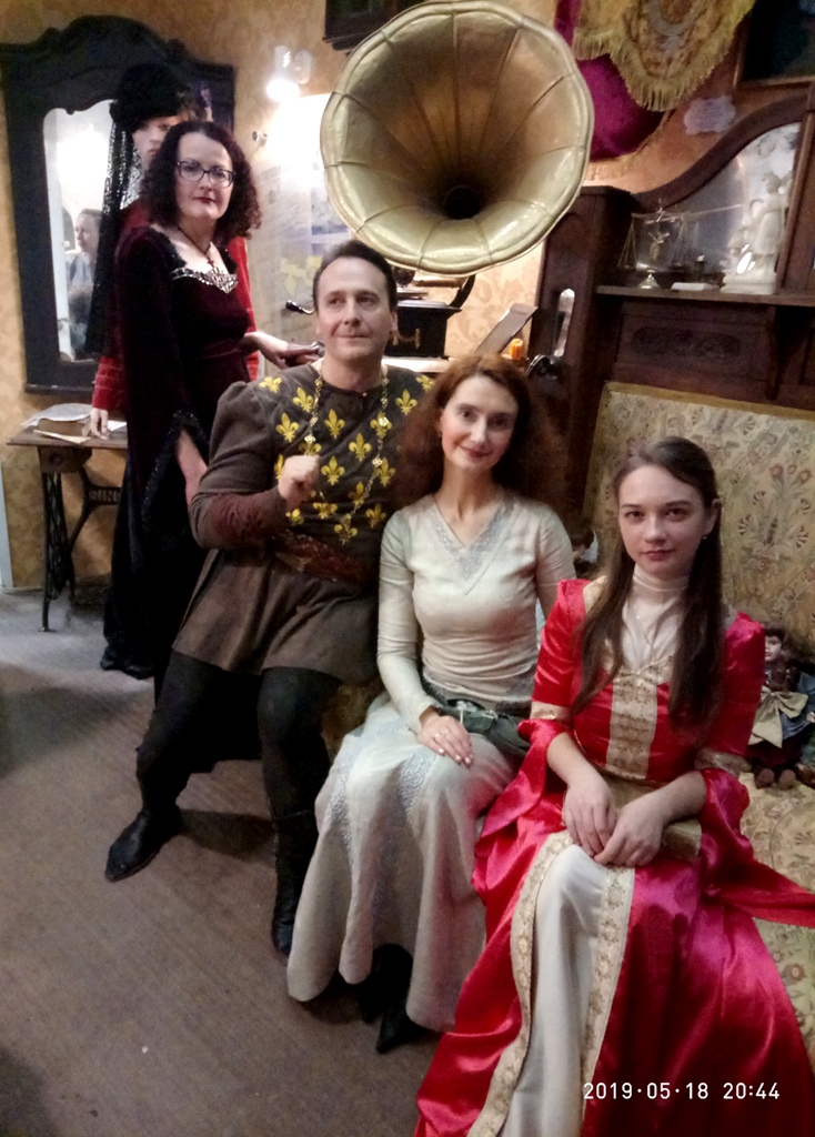 Вінтажне задоволення у вигляді історичної костюмованої вечірки — фото 23