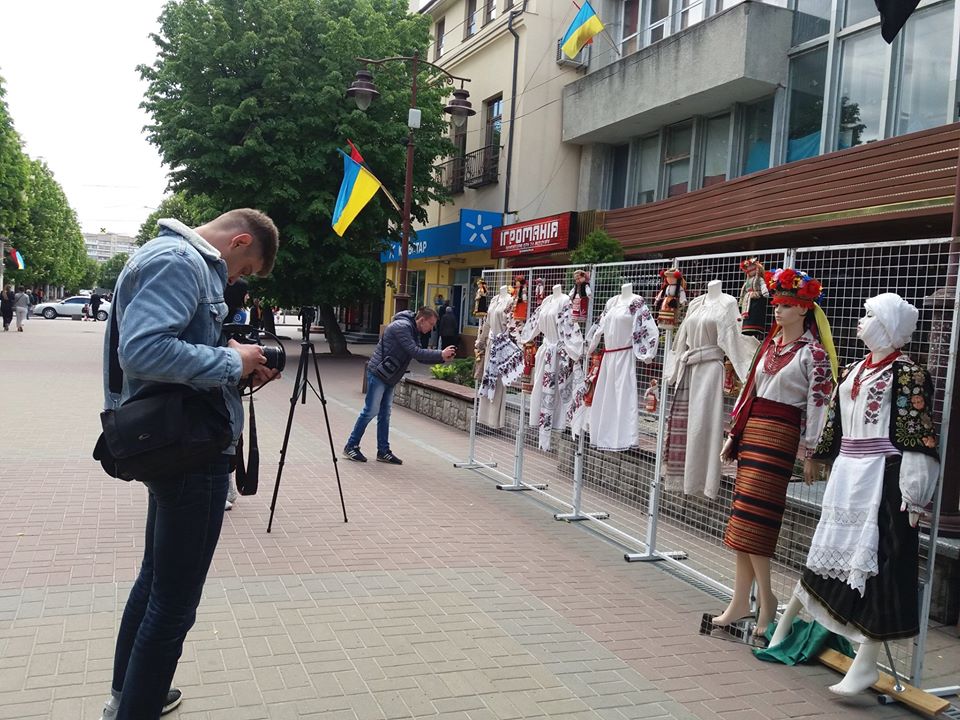 День вишиванки на Проскурівській - від музею історії міста Хмельницького — фото 5