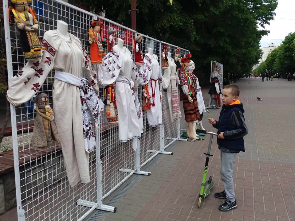 День вишиванки на Проскурівській - від музею історії міста Хмельницького — фото 8
