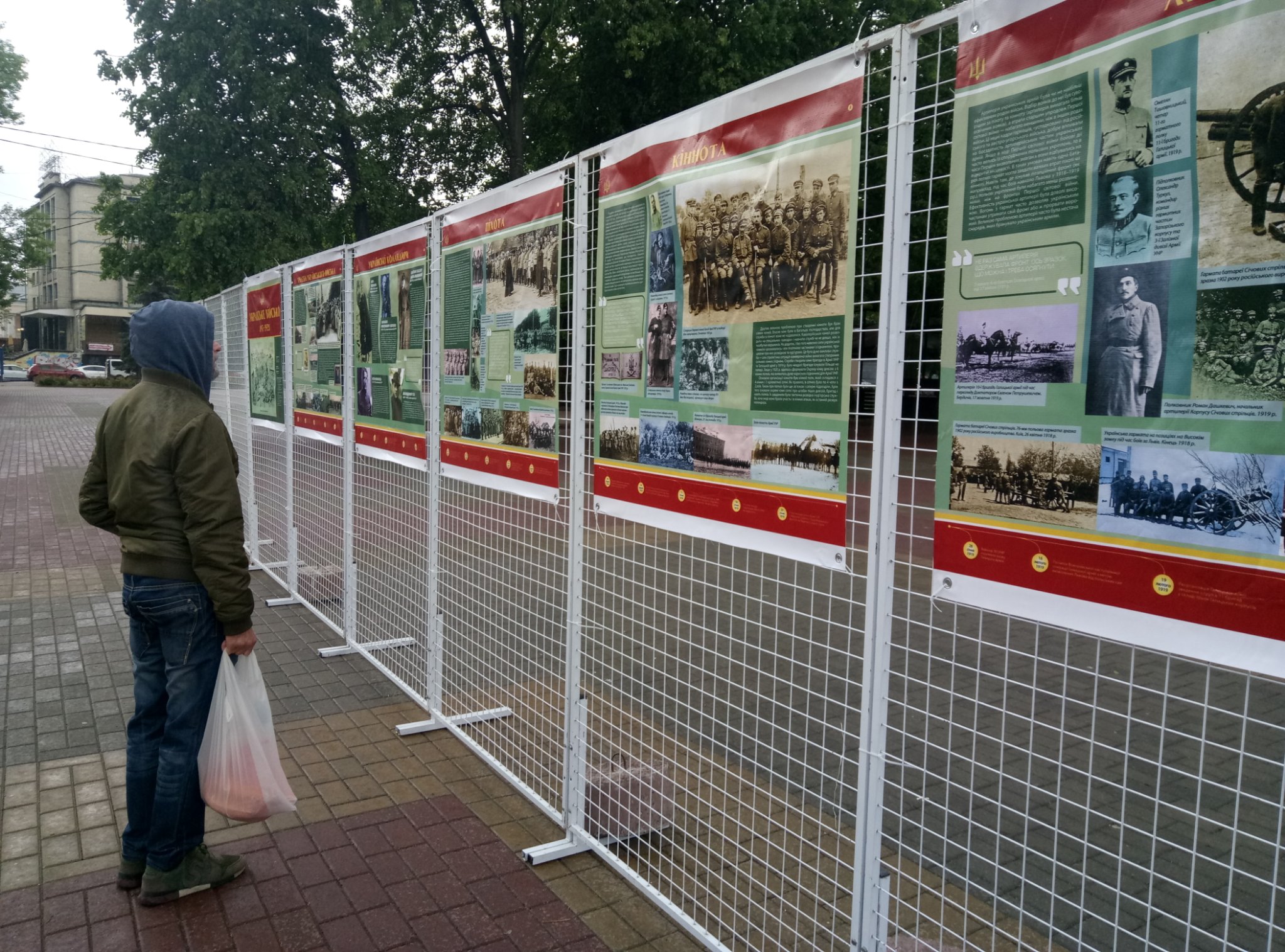 "Українське військо" - виставка від МІМХ просто неба в День Героїв — фото 1