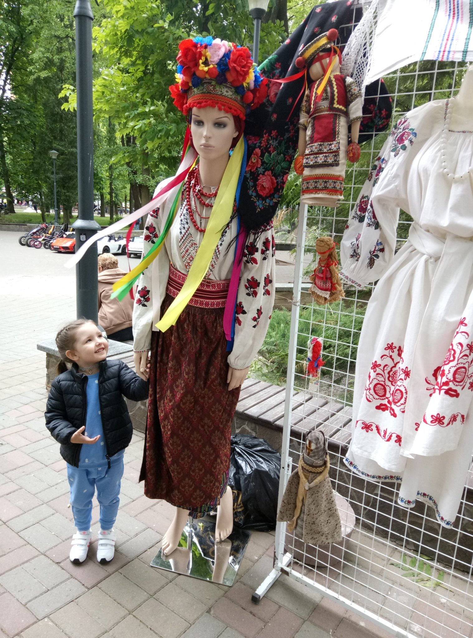 Етнографічна колекція МІМХ просто неба у День вишиванки — фото 3