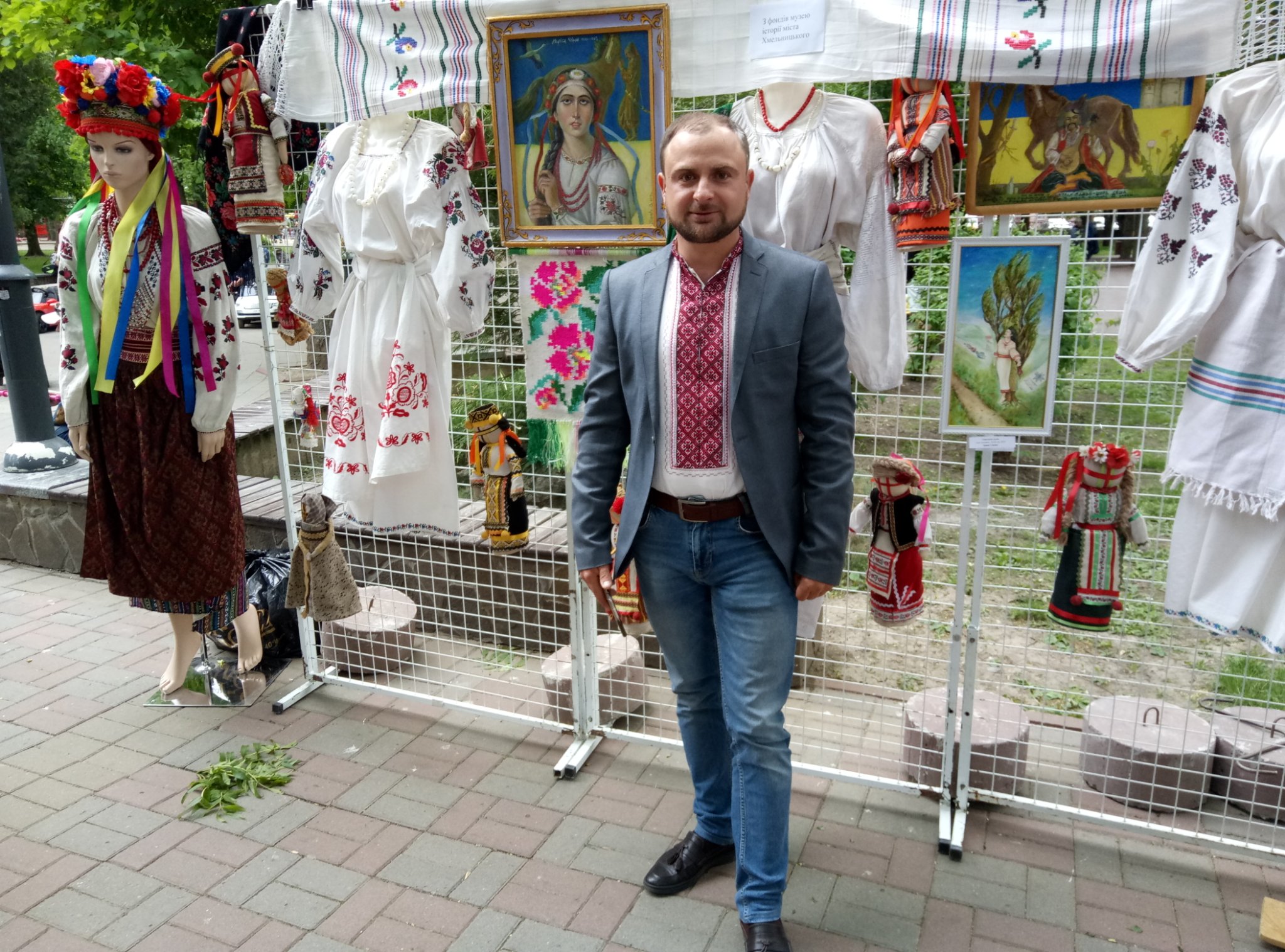 Етнографічна колекція МІМХ просто неба у День вишиванки — фото 2
