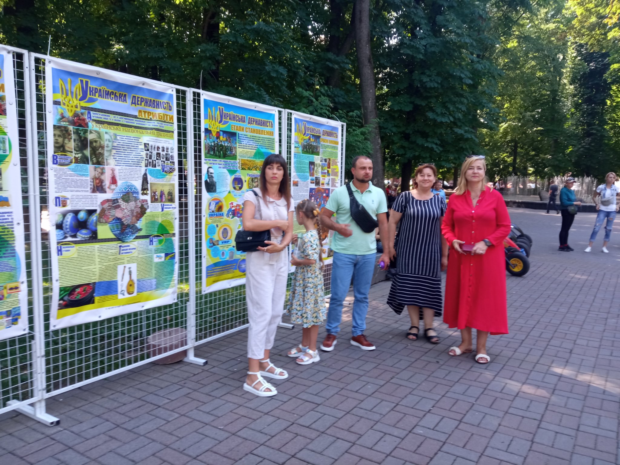 Стріт-виставка "Українська державність: історія і сучасність" від МІМХ — фото 5